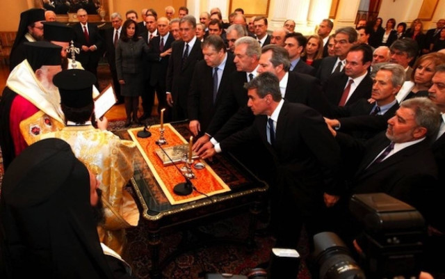 Η κυβέρνηση «Λερναία Ύδρα»