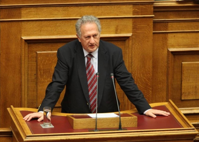 Το «μπαλάκι» στον Παπανδρέου πετάει ο Σκανδαλίδης