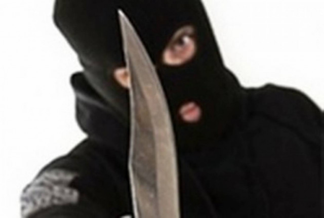 Τον λήστεψαν απειλώντας τον με μαχαίρι