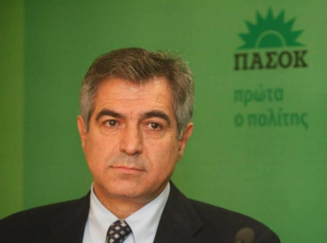 Απάντηση Καρχιμάκη για τη σημαία του Πολυτεχνείου