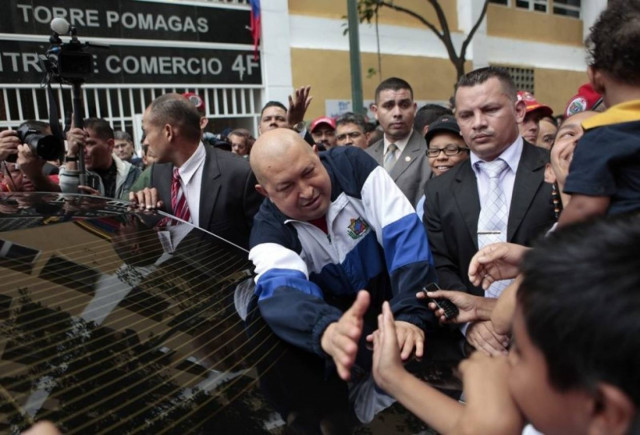 Ο Τσάβες παρέδωσε σπίτια σε οικογένειες που επλήγησαν από πλημμύρες