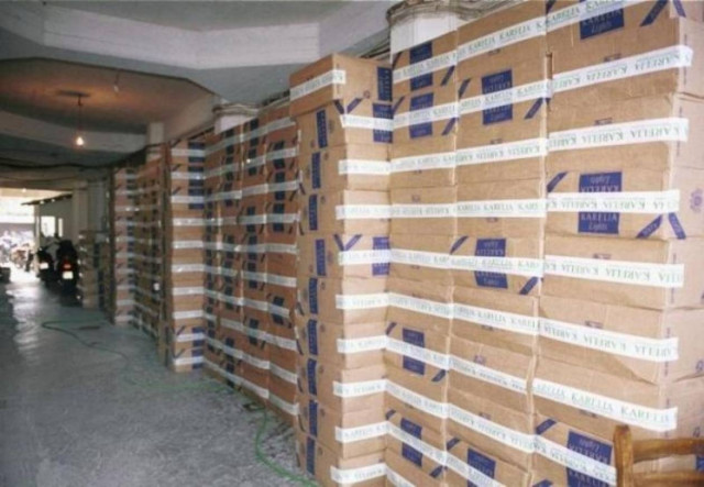 Αποθήκη γεμάτη λαθραία τσιγάρα