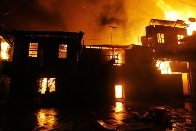 Καταστροφική πυρκαγιά σάρωσε τις Φιλιππίνες