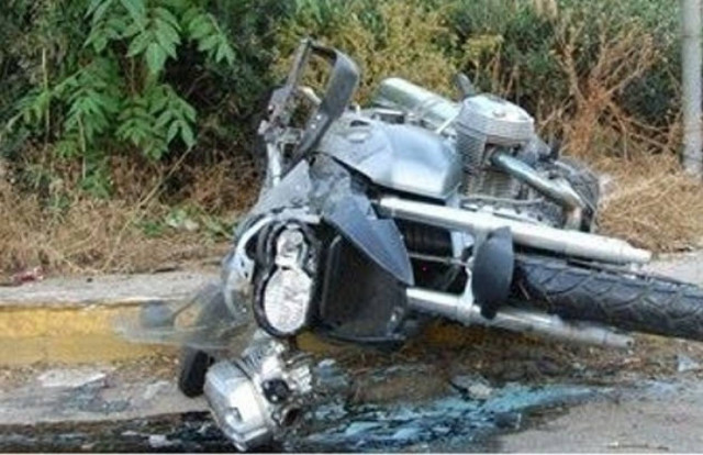 Τραυματισμός μοτοσικλετιστή λόγω ολισθηρότητας του δρόμου