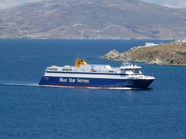 Προσέκρουσε σε προβλήτα της Νάξου επιβατικό πλοίο