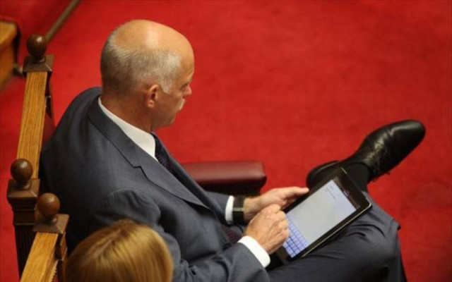 Περασμένα μεγαλεία ενός πρωθυπουργικού ipad!