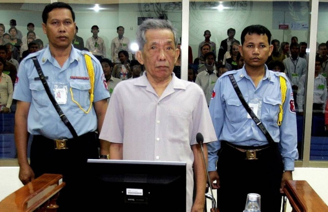 Στο ειδώλιο τρία μέλη των Ερυθρών Χμερ