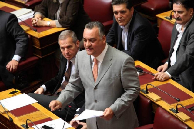 Να ρίξουν τους τόνους επιχειρούν στη ΝΔ