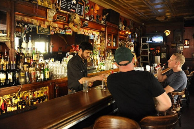 Έδωσαν αλκοόλ σε ανήλικους