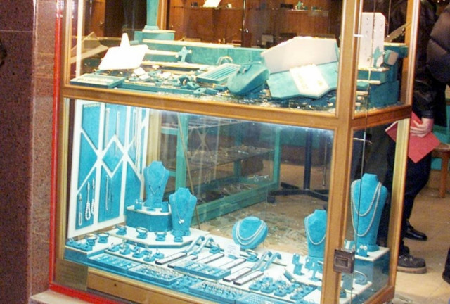 Νυχτερινή επιδρομή σε κοσμηματοπωλείο