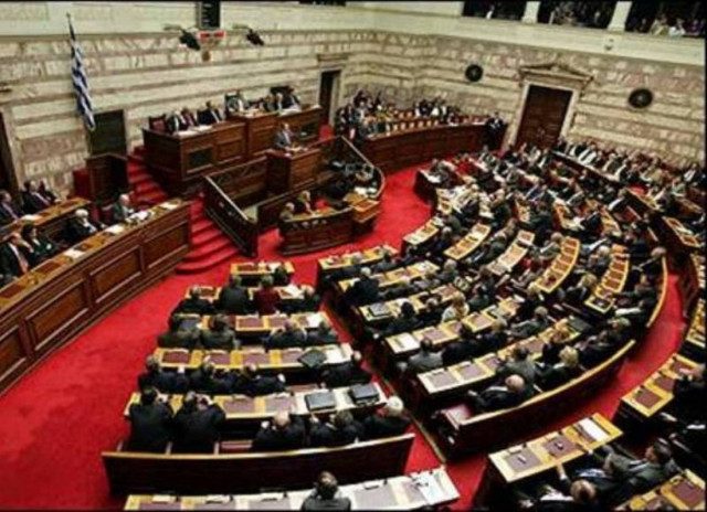 ΠΑΣΟΚ, ΝΔ και ΛΑΟΣ ψηφίζουν τον προϋπολογισμό