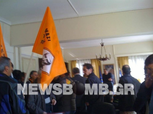 Κατάληψη και ένταση στο γραφείο του Π. Κουκουλόπουλου