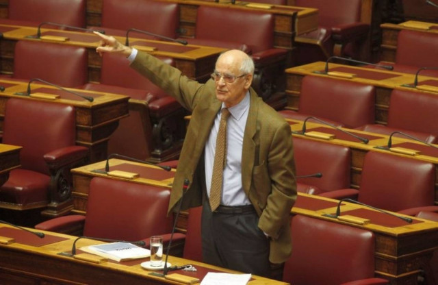 Κακλαμάνης: Ορισμένοι δελφίνοι είναι φελλοί