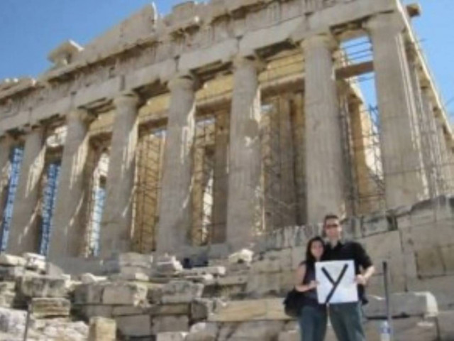 Ο πιλότος, η αεροσυνοδός, η Ακρόπολη και η πρόταση γάμου!