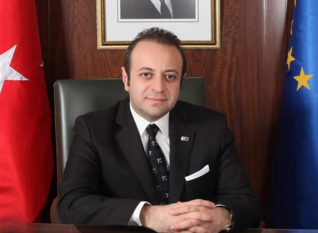 Μπαγίς: «Οικονομικό πραξικόπημα» στην ΕΕ