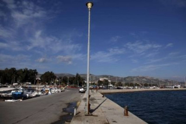 Γέμισε με βοθρολύματα η θάλασσα στη Νέα Πέραμο