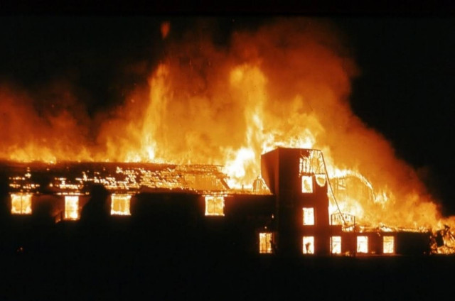 Μεγάλη ληστεία και φωτιά σε αποθήκη πλαστικών στον Ασπρόπυργο