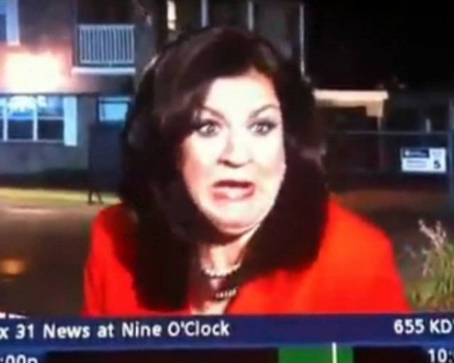 Τι είδε η ρεπόρτερ και... στράβωσε το στόμα της;