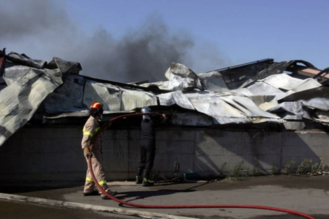 Μεγάλη ληστεία και φωτιά σε αποθήκες στον Ασπρόπυργο