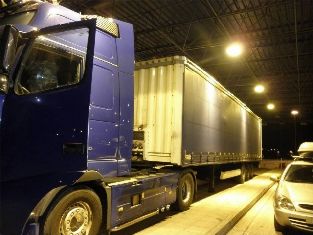 Κρύφτηκαν σε φορτηγό με προορισμό την Ιταλία