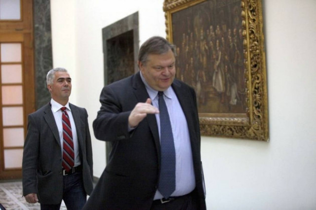 Τα γυρίζει τώρα ο Βενιζέλος για τις τράπεζες