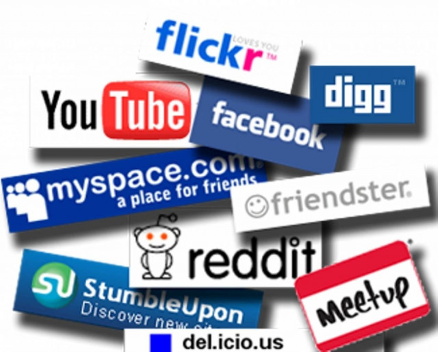 Οι Έλληνες επικοινωνούν πλέον …ιντερνετικά