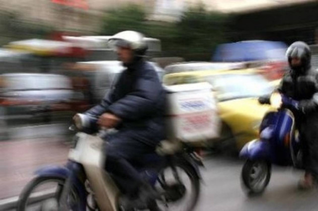 Θύμα ληστείας έπεσε ντελιβεράς στο Ζεφύρι