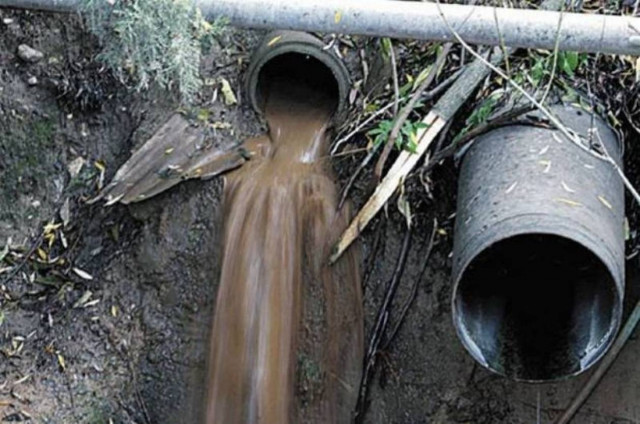 Μόλυναν με βιομηχανικά απόβλητα το περιβάλλον