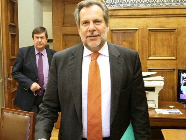 Ο Παπουτσής δεν έπεσε στην παγίδα του Πλεύρη για το άσυλο