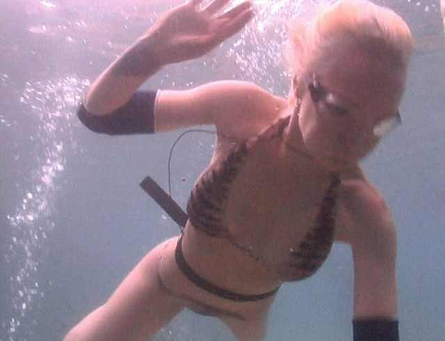 Έμιλι, μια γοργόνα με …τιγρέ μπικίνι!