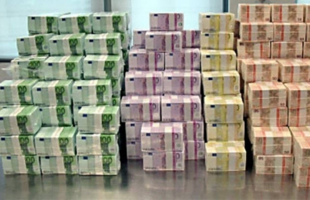 To Bettv... μοίρασε χρήματα