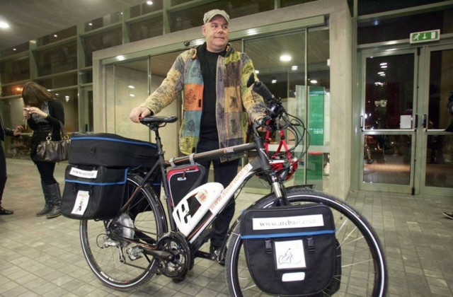 Ο γύρος του κόσμου πάνω σε δυο ρόδες!