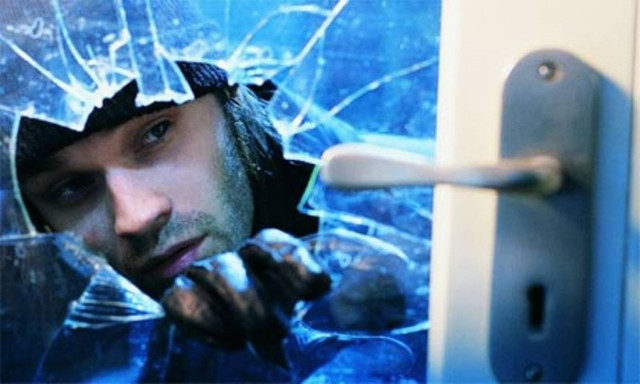 Εισβολή σε διαμέρισμα στα Βριλήσσια