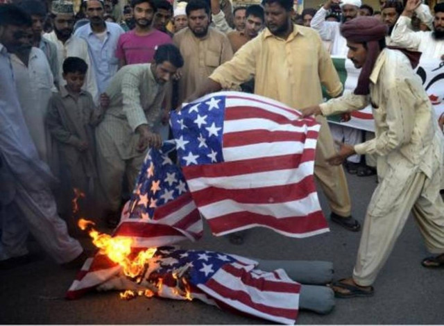 Διαδήλωση χιλιάδων οργισμένων Πακιστανών