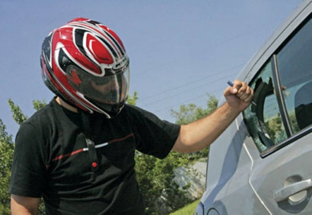 Της πήραν το αμάξι και έγιναν καπνός