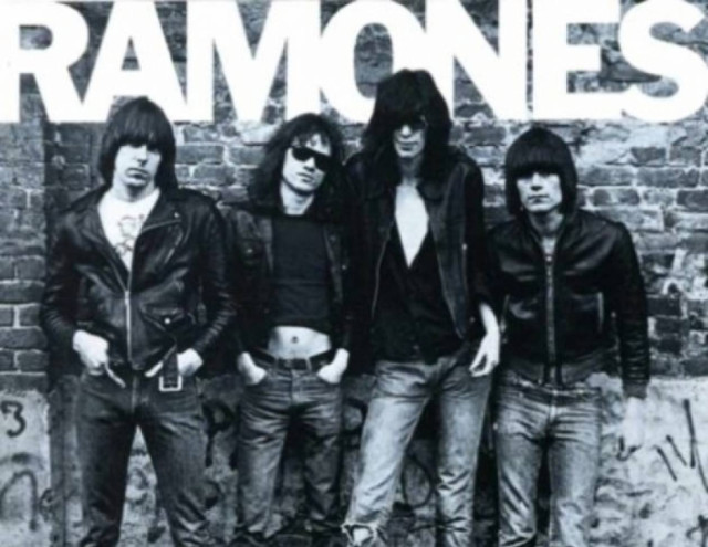 Το Google Street View εντοπίζει... εξώφυλλα δίσκων