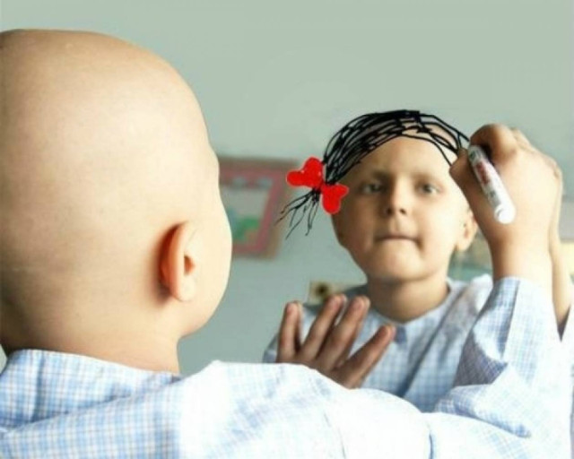 Η φωτογραφία ενός κοριτσιού με καρκίνο που συγκίνησε το Twitter!