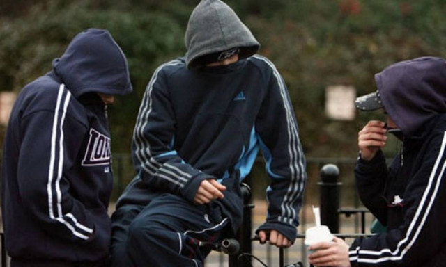 Ανήλικοι εξαπατούσαν παριστάνοντας τους κωφάλαλους