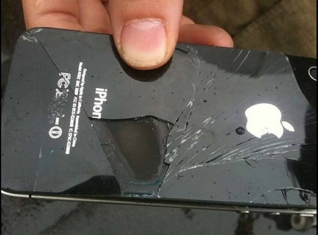 iPhone έκανε… «iΜπουμ» σε αεροπλάνο