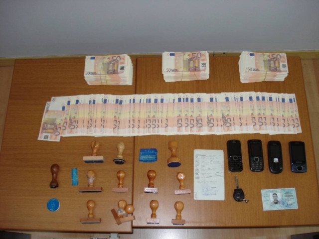 «Πιάστηκε» δίδυμο πλαστογράφων στην Αθήνα