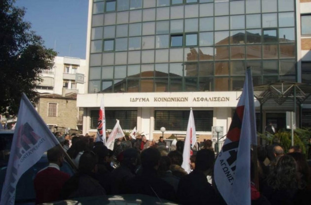 Μαζική συγκέντρωση διαμαρτυρίας και στα Τρίκαλα