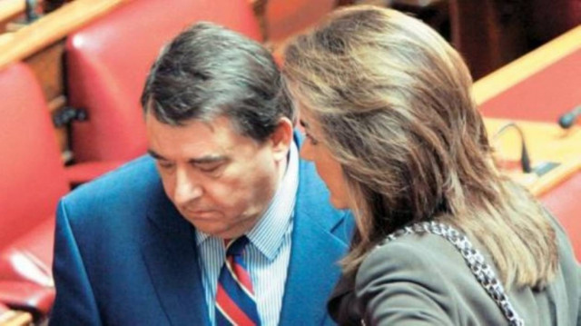 Πυρά Καρατζαφέρη κατά Ντόρας