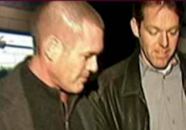 Μαθητές στηρίζουν τον πρώην πορνοστάρ καθηγητή τους