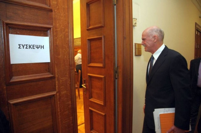 «Φορτωμένοι» πήγαν οι υπουργοί του ΠΑΣΟΚ στη σύσκεψη