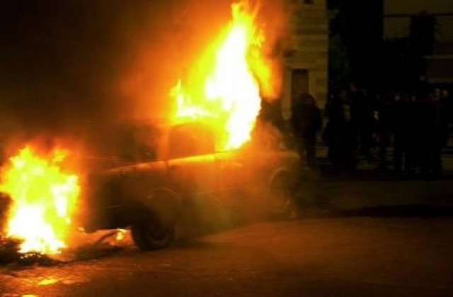 Στις φλόγες δύο αυτοκίνητα στον Κεραμεικό