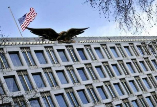 Συλλήψεις έξω από την πρεσβεία των ΗΠΑ στο Λονδίνο