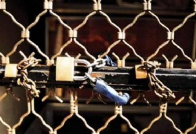 Λουκέτο «βλέπει» 1 στις 5 επιχειρήσεις το 2012