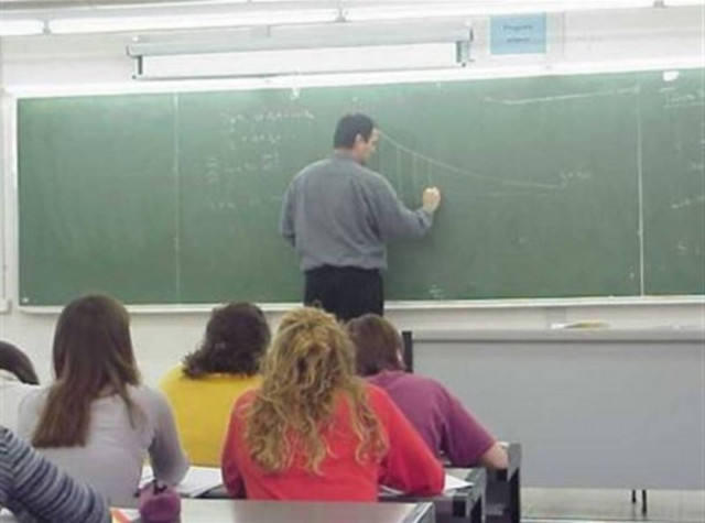 Απάντηση του υπουργείου Παιδείας για την εφεδρεία στους εκπαιδευτικούς