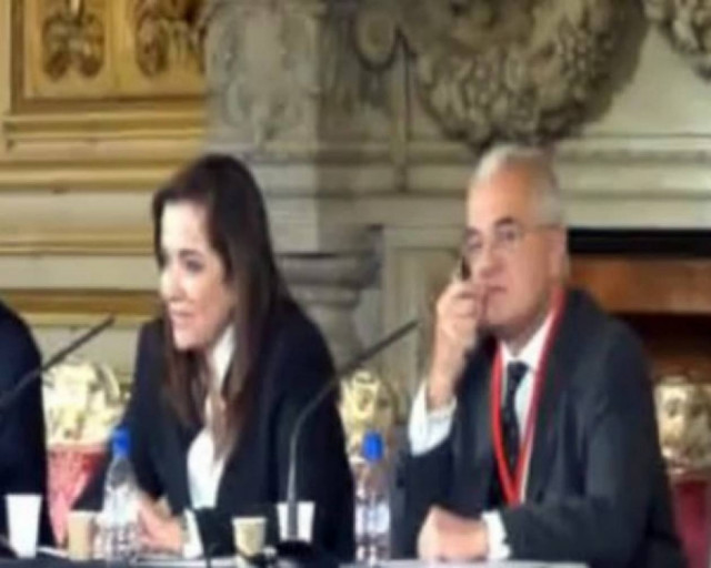 Έλληνες φοιτητές «τα έψαλλαν» σε Πρετεντέρη και Μπακογιάννη