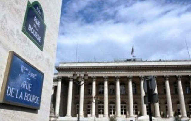 Παράσταση αυτοπυρπόλησης στο χρηματιστήριο του Παρισιού